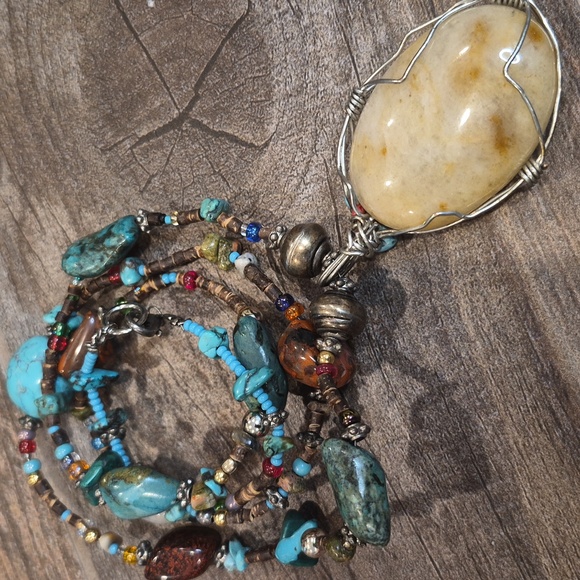 Vintage Handcrafted Southwestern Wire Wrapped Stone Pendant Beaded Necklace - Picture 5 of 14